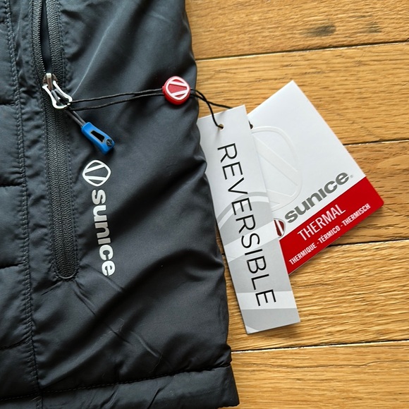 Sunice Men’s Michael Black Reversible Insulated Vest - Picture 5 of 11